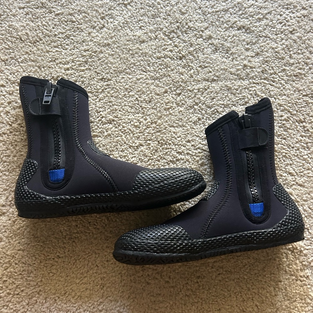 Aqualung 7mm Neoprene Dive Boots, like new